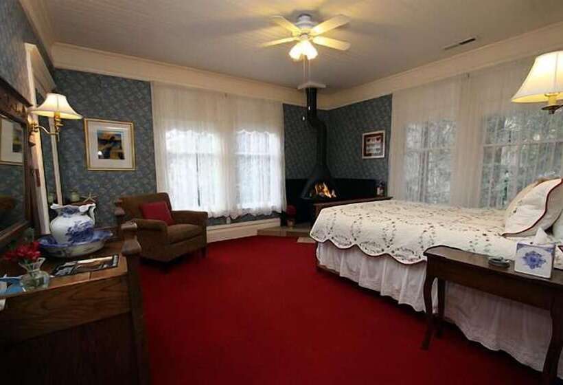 Отель Santa Nella House