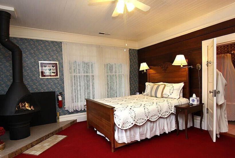 Отель Santa Nella House