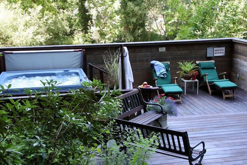 Отель Santa Nella House