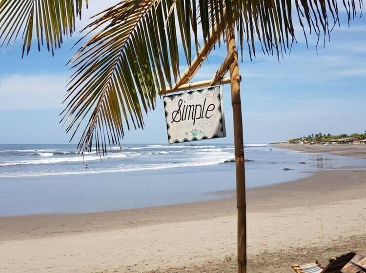 Отель Simple Backpackers Hostel