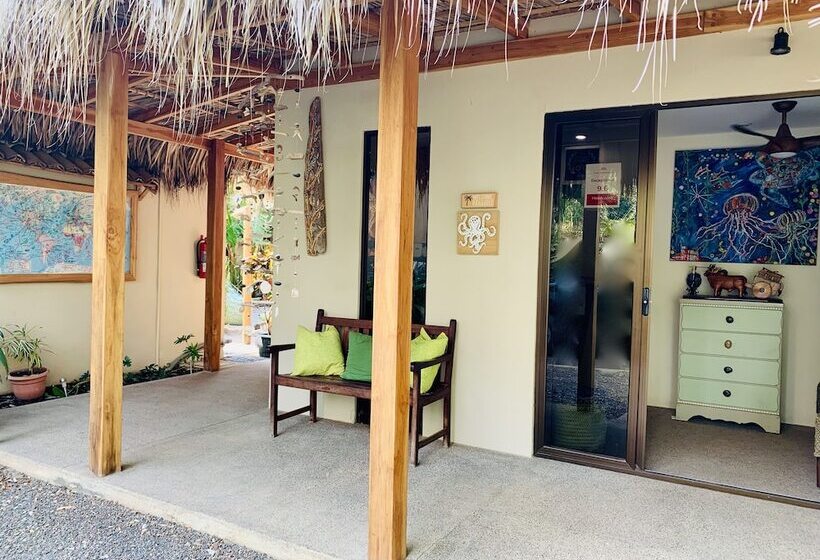 ホテル Ten North Tamarindo Beach