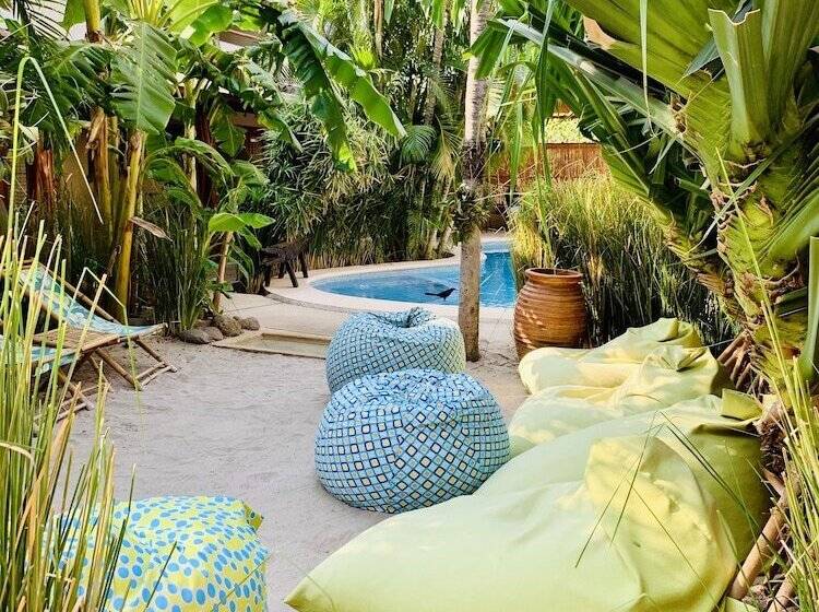 ホテル Ten North Tamarindo Beach