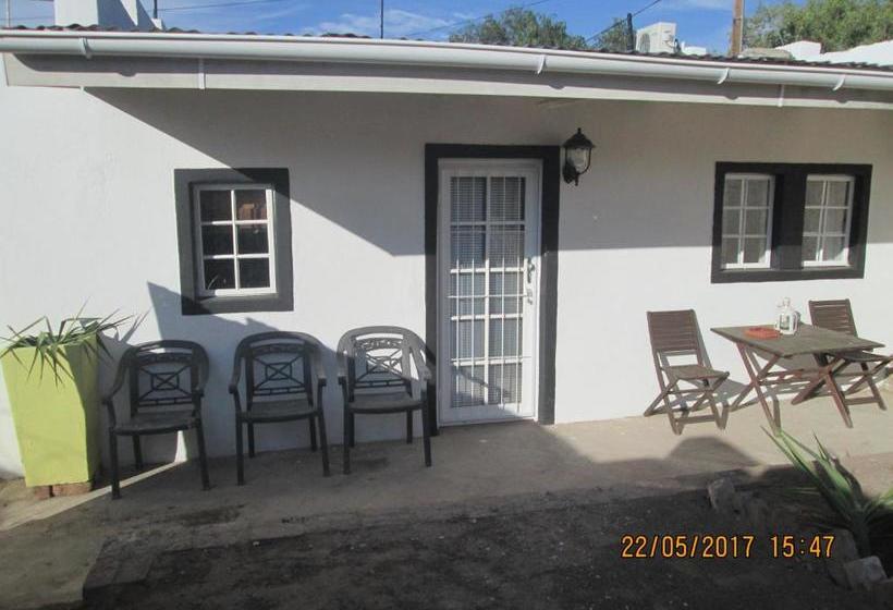 בית מלון כפרי The 3 Chimneys Guest House