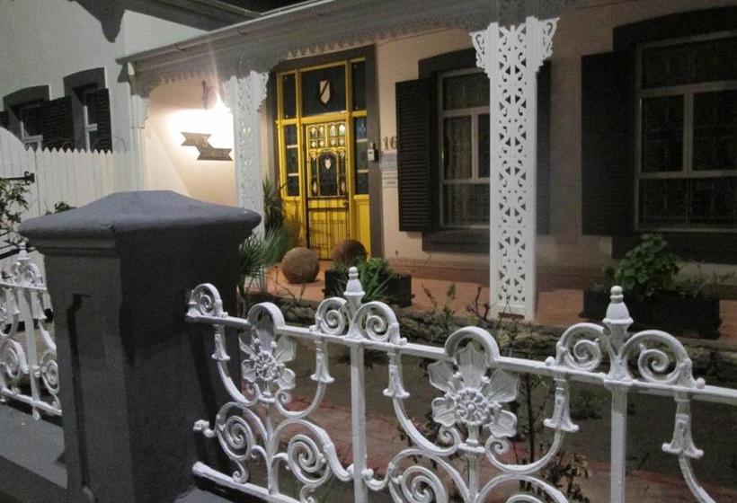 בית מלון כפרי The 3 Chimneys Guest House