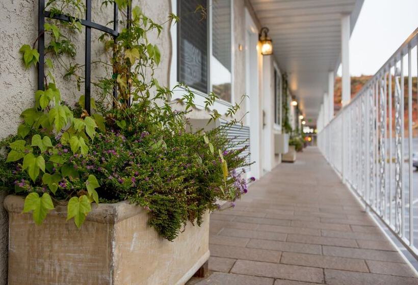 Отель The Chalet