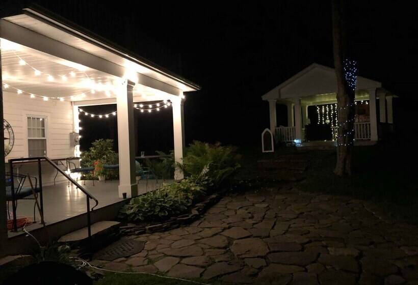 בית מלון כפרי The Hann Homestead Inn