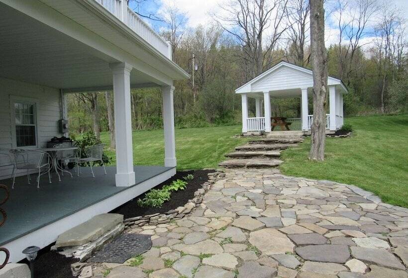 בית מלון כפרי The Hann Homestead Inn