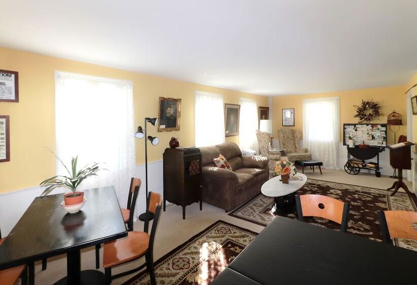 בית מלון כפרי The Hann Homestead Inn