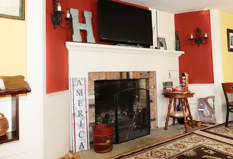 בית מלון כפרי The Hann Homestead Inn