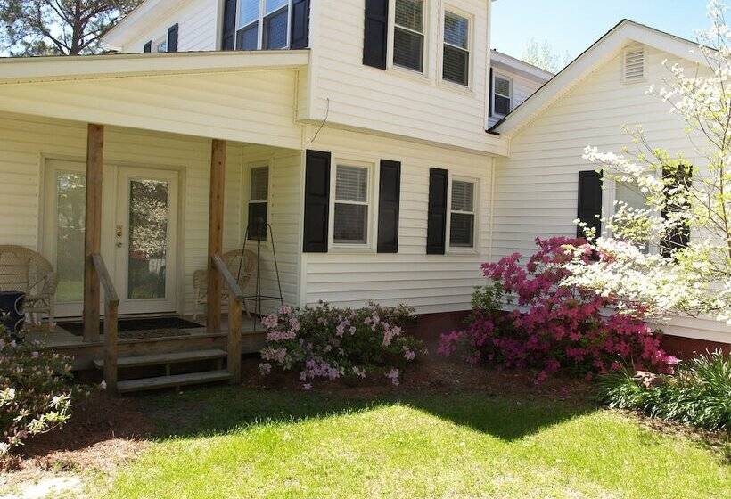 Отель The White House On Freedom Way