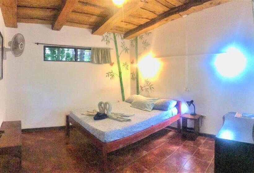 فندق Tropical Sands Dominical