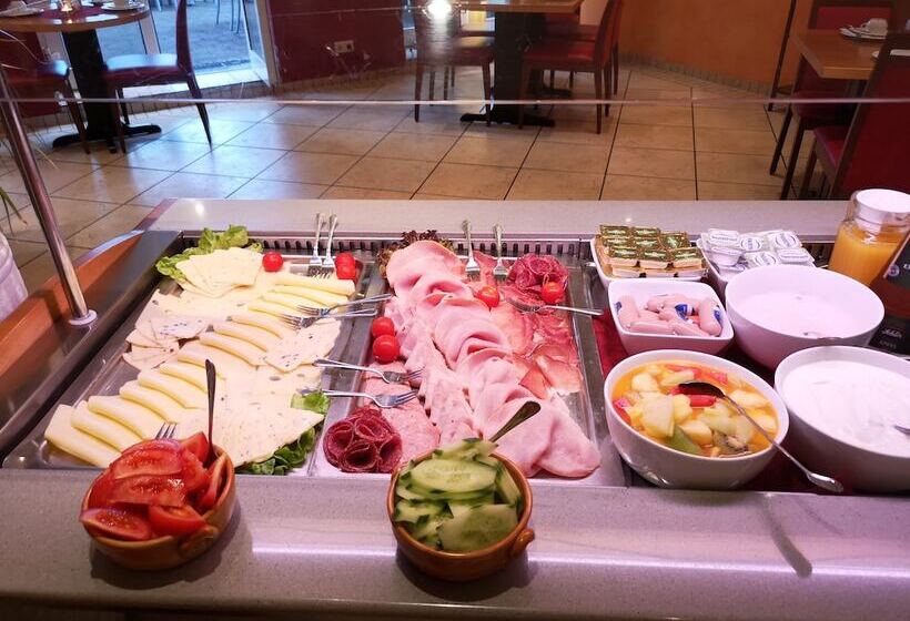 בית מלון כפרי Tuniberg Restaurant