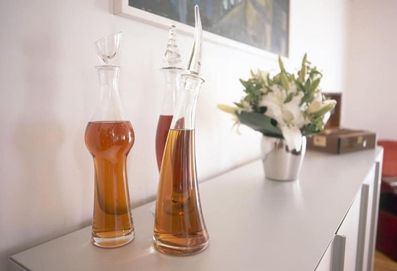 Отель Villa Honeywood Guest House