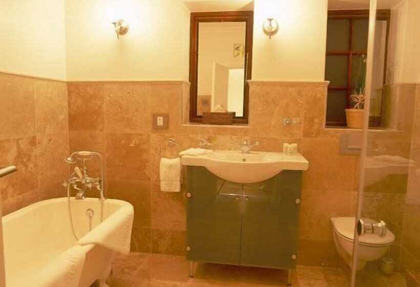 Отель Villa Honeywood Guest House