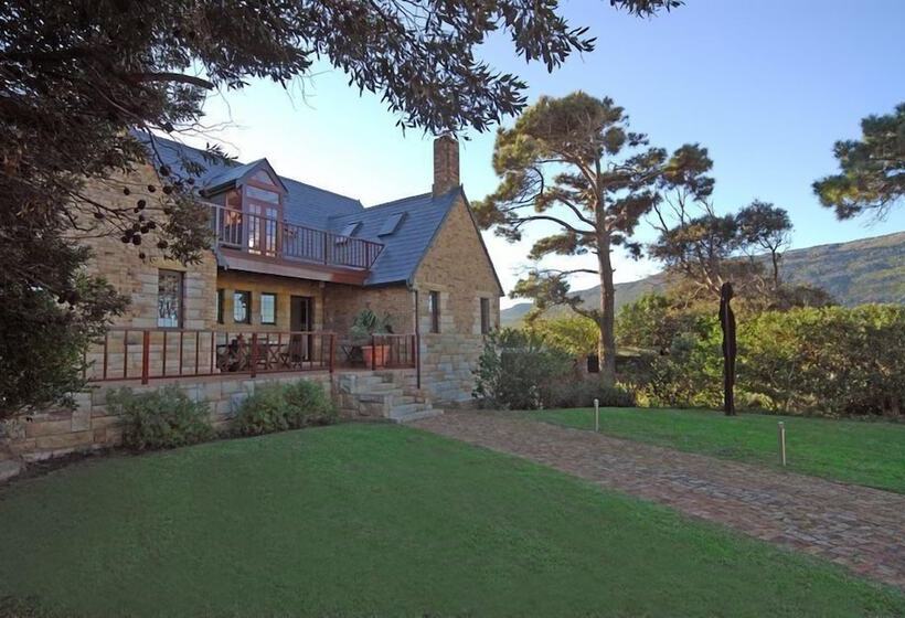 Отель Villa Honeywood Guest House