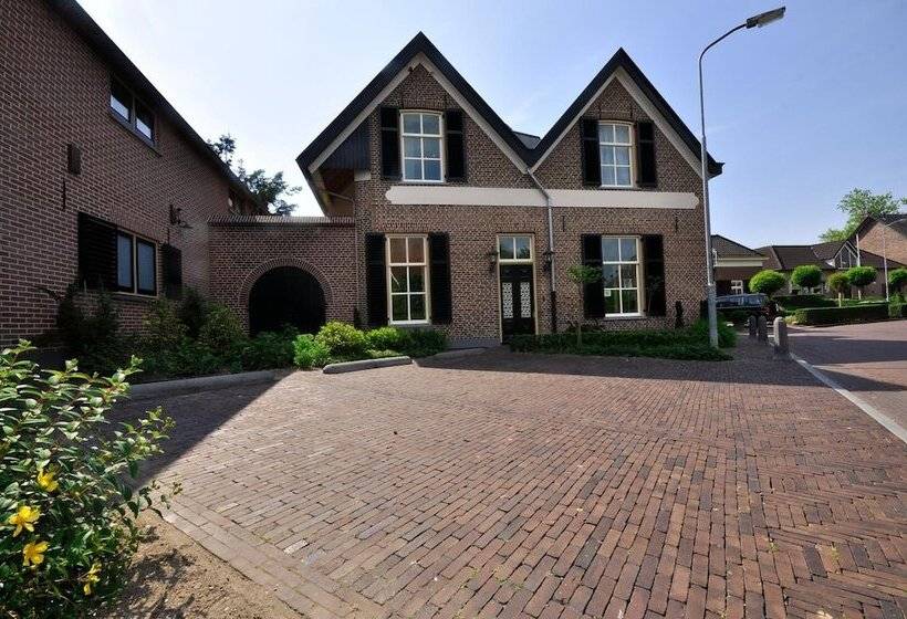 هتل Villa Veertien