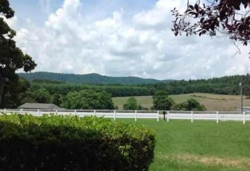 فندق Village Inn