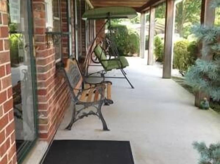 فندق Village Inn