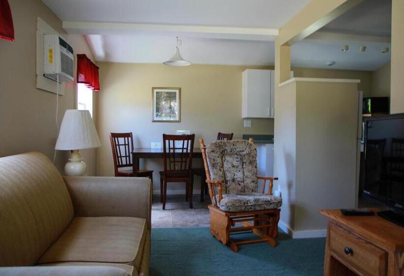 Kennebunk Gallery Motel And Cottages