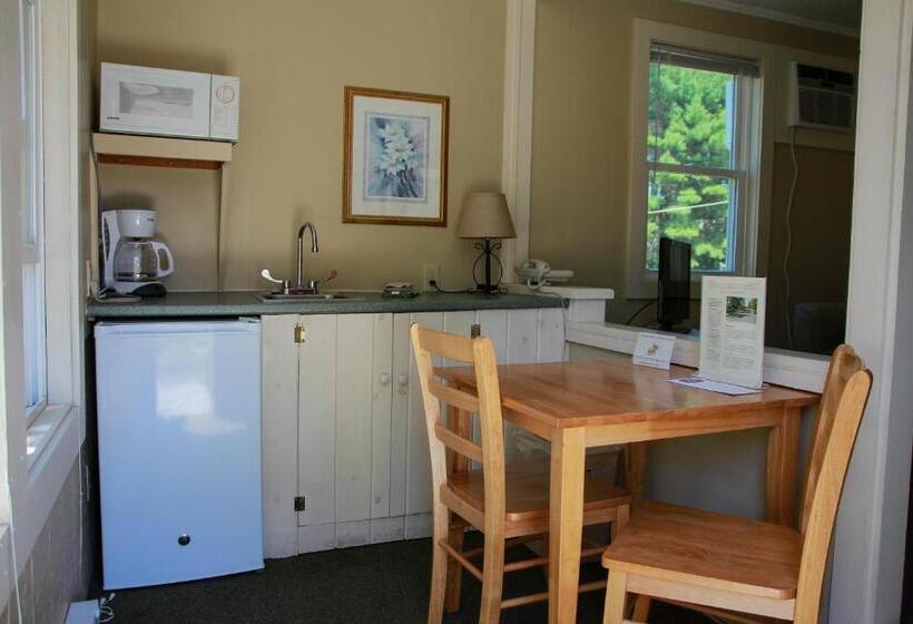 Kennebunk Gallery Motel And Cottages