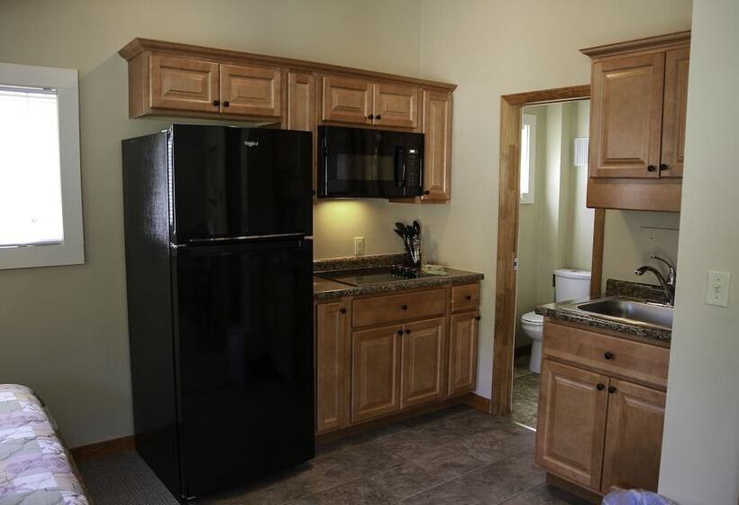 Kennebunk Gallery Motel And Cottages