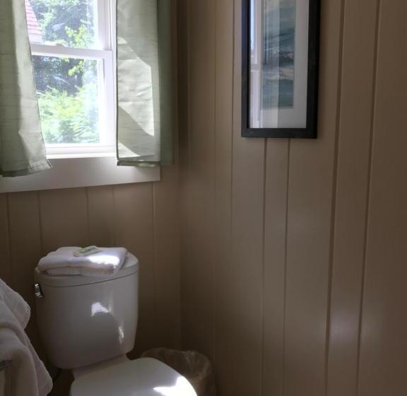 Kennebunk Gallery Motel And Cottages