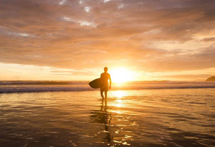 Room2board Hostel And Surf School