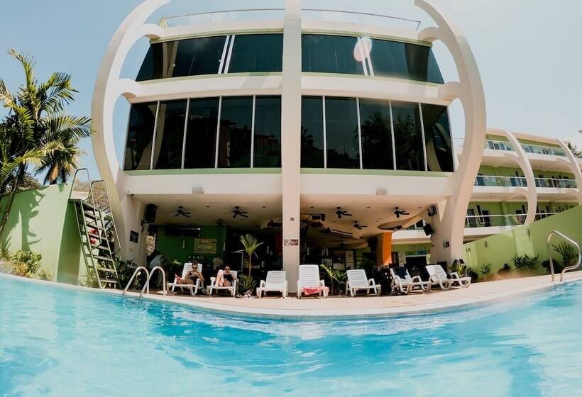 Room2board Hostel And Surf School