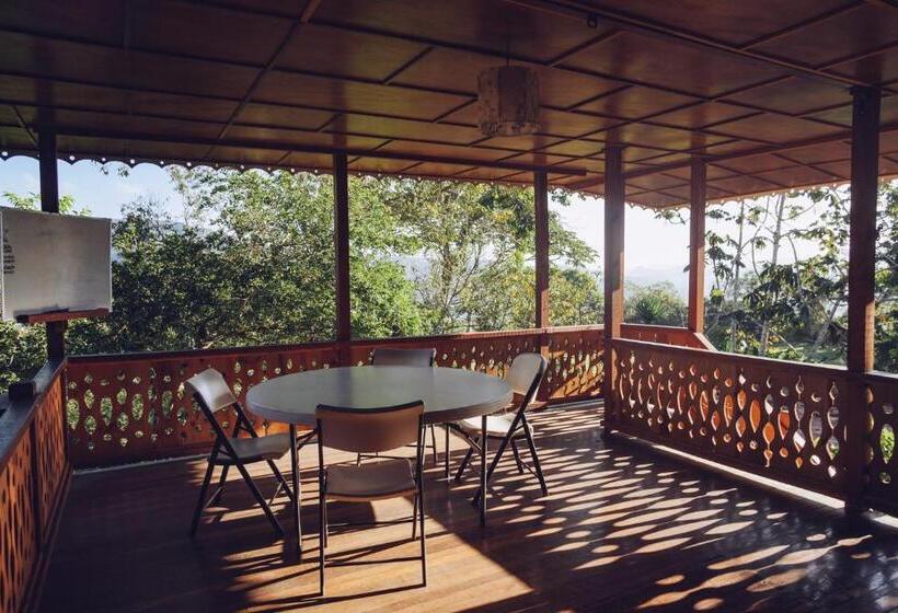 ユースホステル Spanish By The River   Turrialba