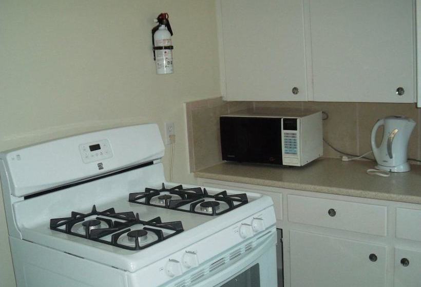 Anchor Motel And Suites