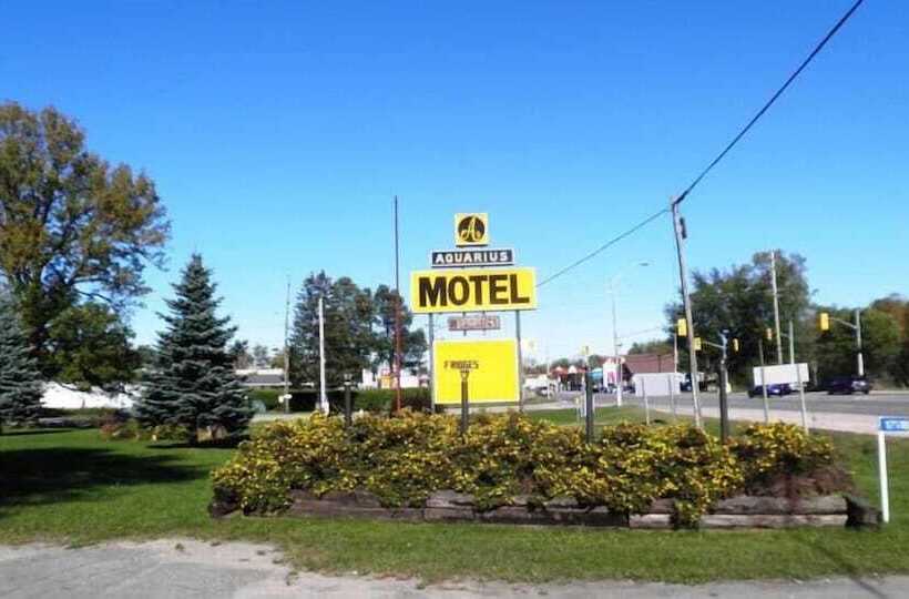 Aquarius Motel