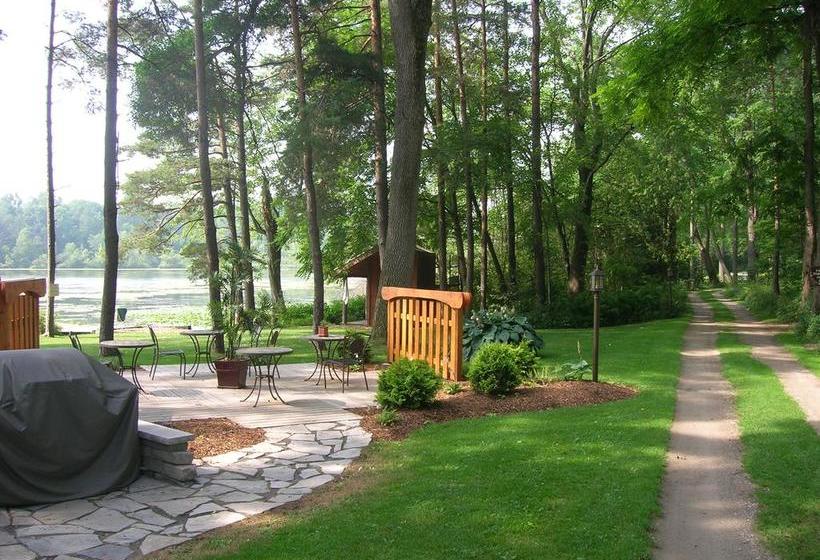 Forest Motel & Woodland Retreat