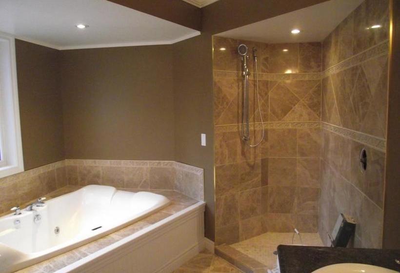 Forest Motel & Woodland Retreat