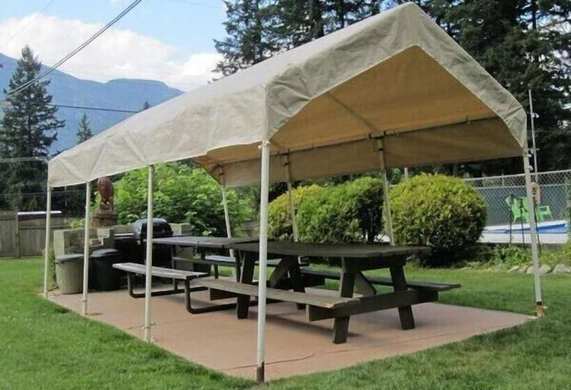 Holiday Motel & Rv Resort