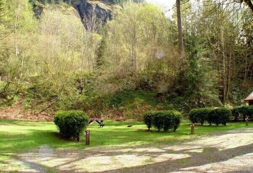 Holiday Motel & Rv Resort