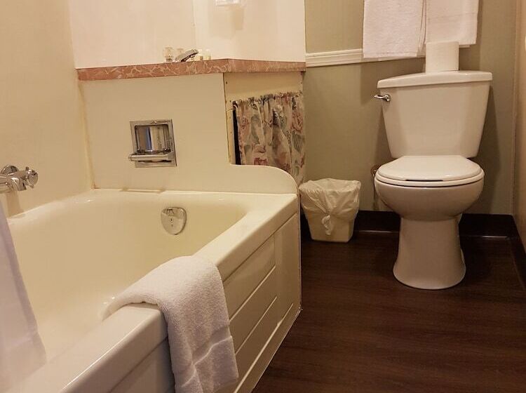 Holiday Motel & Rv Resort