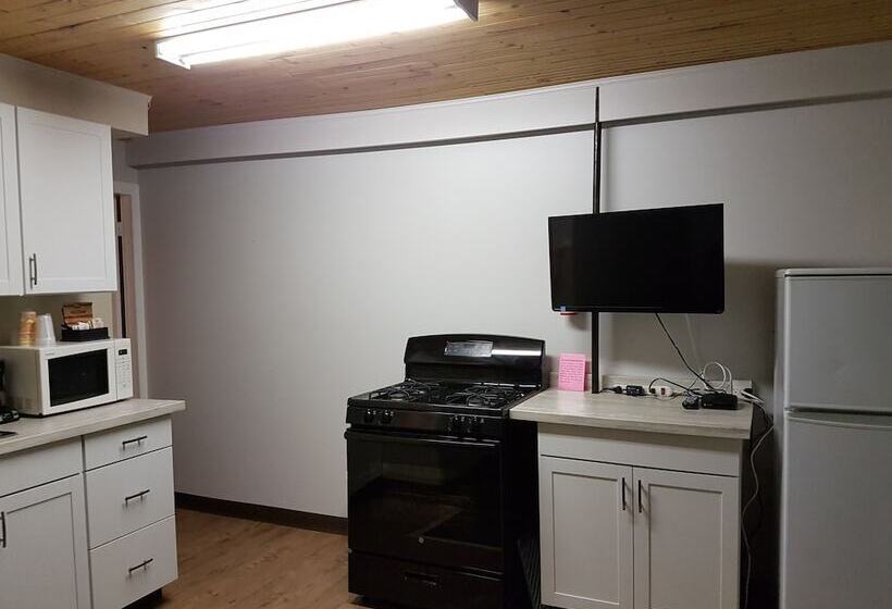 Holiday Motel & Rv Resort