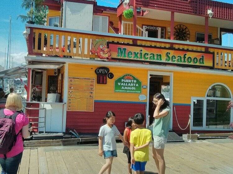 هتل A Float Home B&b In Fisherman’s Wharf