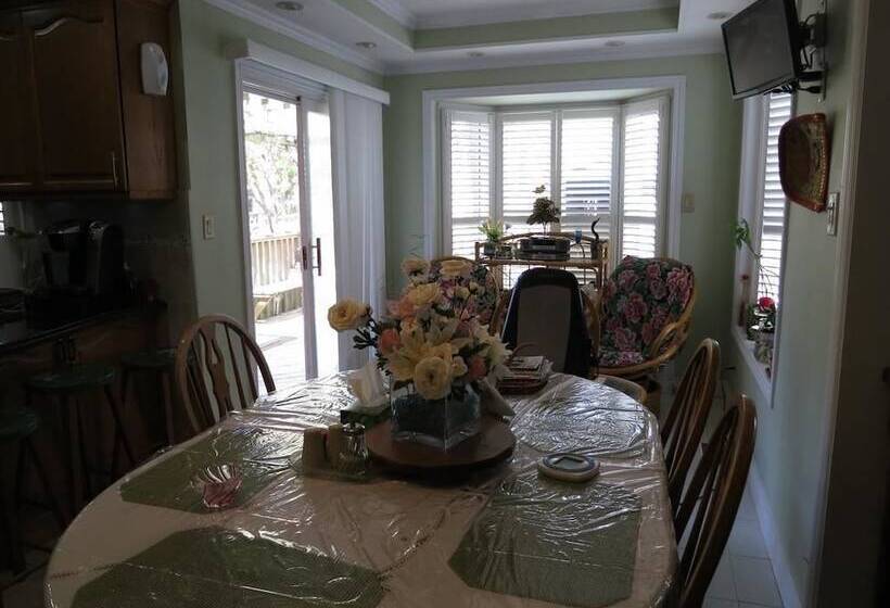 호텔 All Seasons Bed & Breakfast