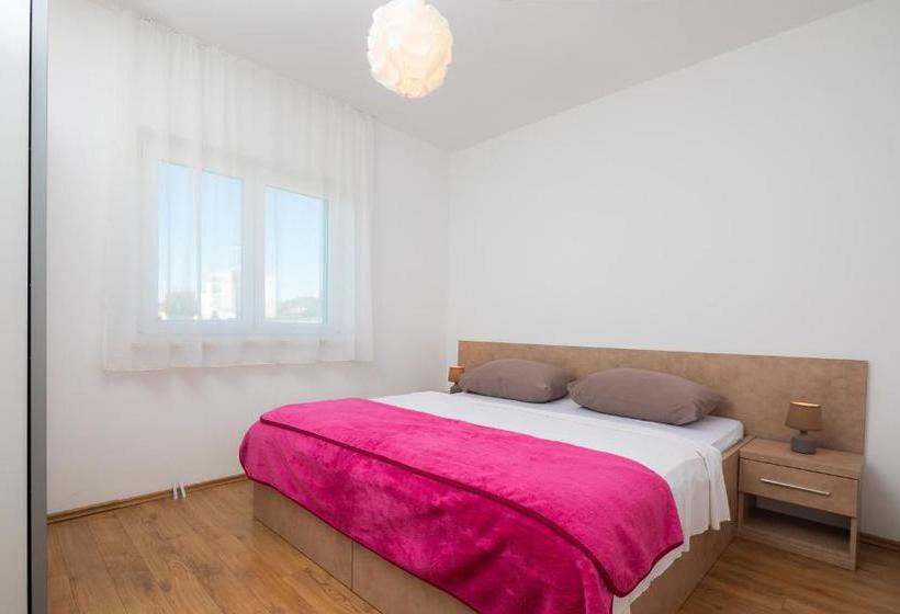 هتل Apartments Vukovic