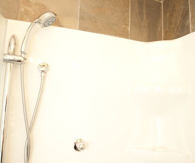 호텔 Auberge De La Tour Du Lac