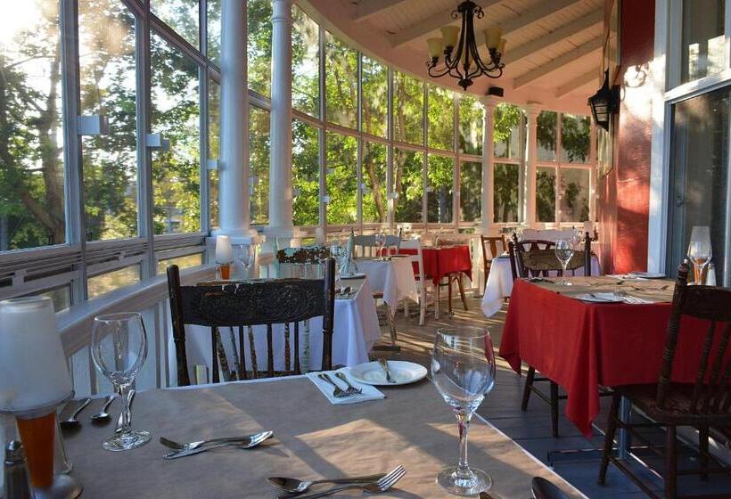 هتل Auberge De La Tour Du Lac