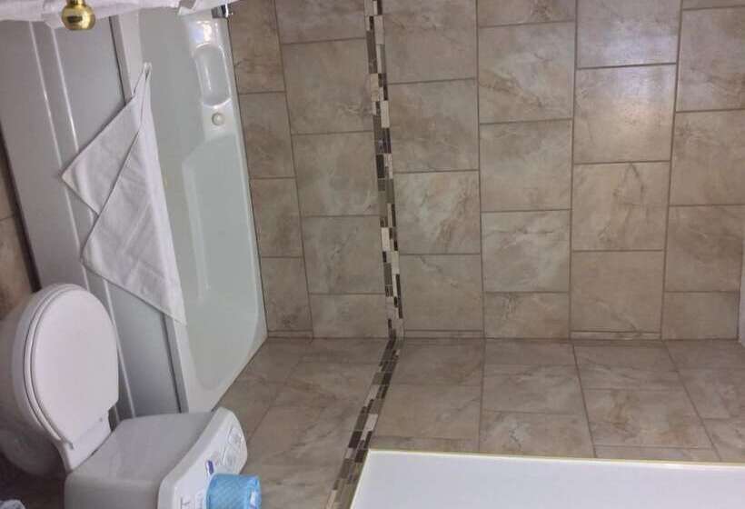 Отель Auberge Du Lac Beauchamp