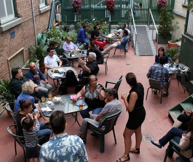 ホテル Auberge Internationale De Quebec   Hi Canada