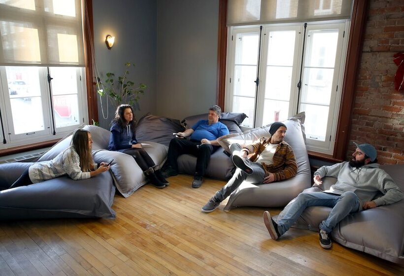 ホテル Auberge Internationale De Quebec   Hi Canada