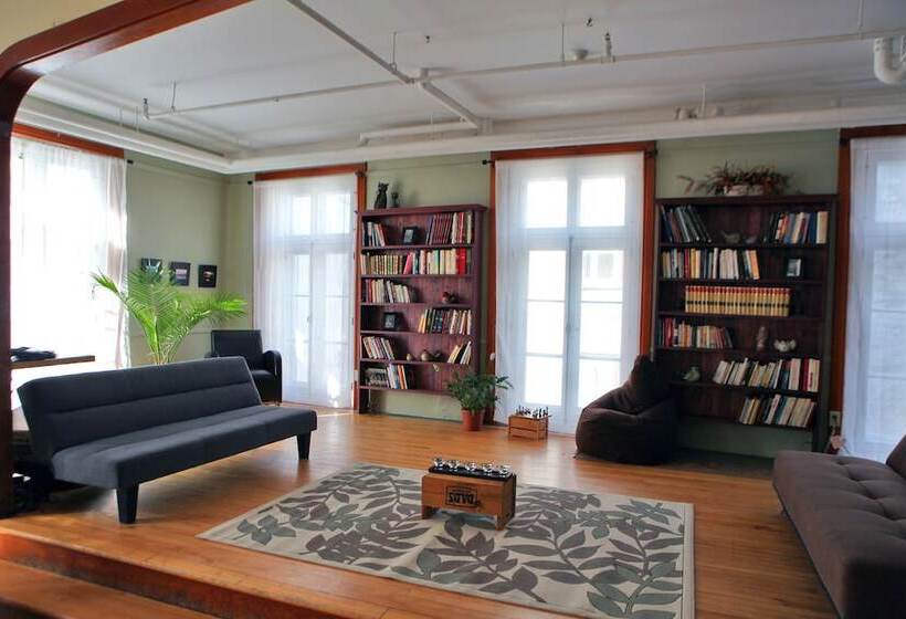 ホテル Auberge Internationale De Quebec   Hi Canada