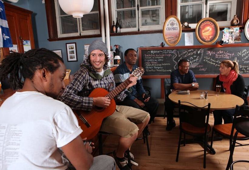 ホテル Auberge Internationale De Quebec   Hi Canada