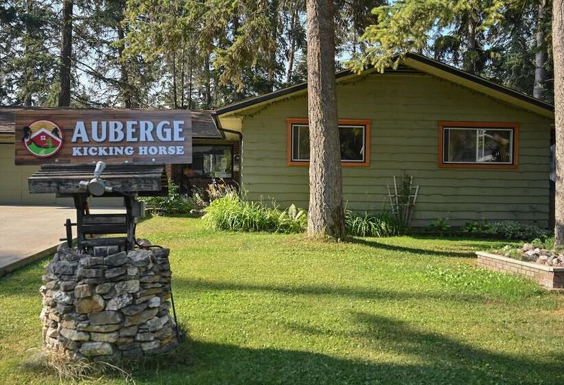 فندق Auberge Kicking Horse Guest House