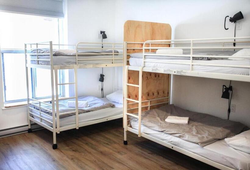 Отель Auberge Saintlo Montréal Hostel