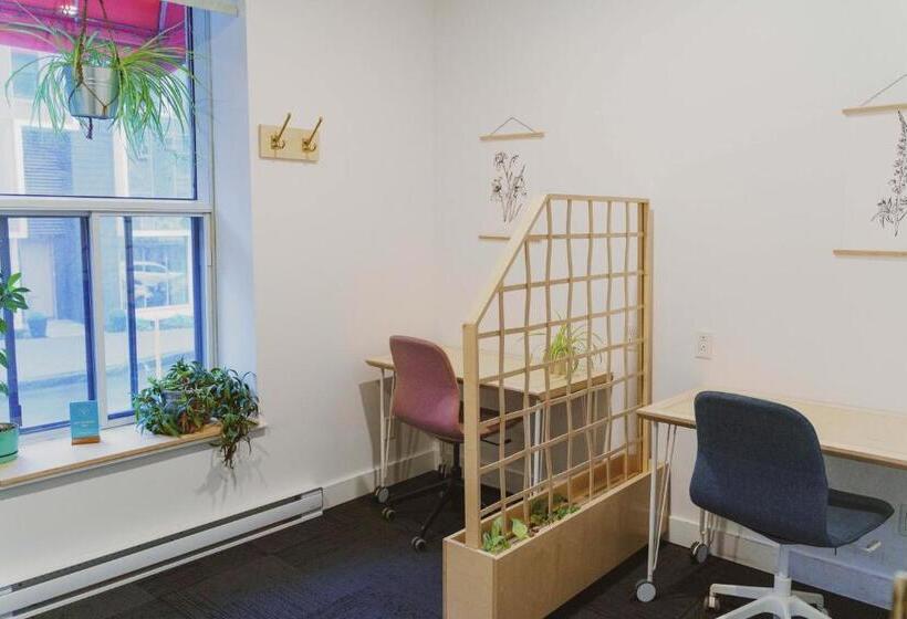 Отель Auberge Saintlo Montréal Hostel